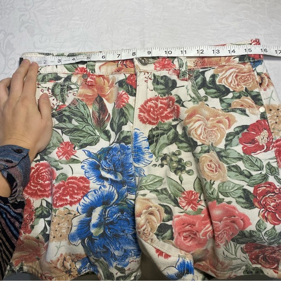 Liquor n Poker 30 Waist Denim Floral Shorts 6in Rock Rebellious 100% Cotton - Picture 4 of 9